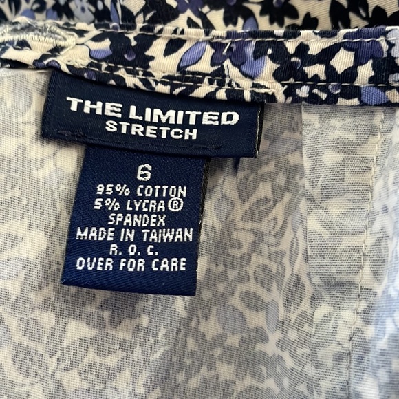 The Limited Stretch.. with pockets.flower print skirt.. shades of blue - Picture 3 of 4